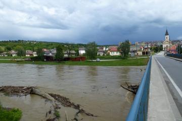 Zvýšená hladina Hornádu, Ťahanovce most, 16.5.2014 Zvýšená hladina Hornádu, Ťahanovce most, 16.5.2014