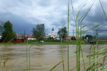 Zvýšená hladina Hornádu, Ťahanovce most, 16.5.2014 Zvýšená hladina Hornádu, Ťahanovce most, 16.5.2014